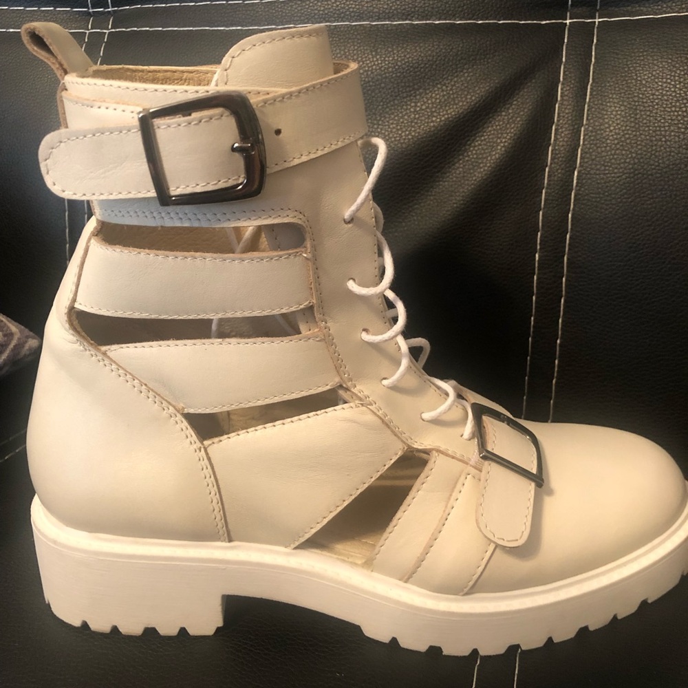 Girotti summer lace-up boots. Sz 37. Color taupe. Brand new.